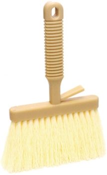 The Brushman, 8 Counter Brush w/Black Tampico Fill